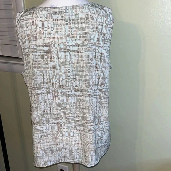Chico’s wrinkle free sleeveless popover abstract print pleated neckline top - Picture 12 of 14